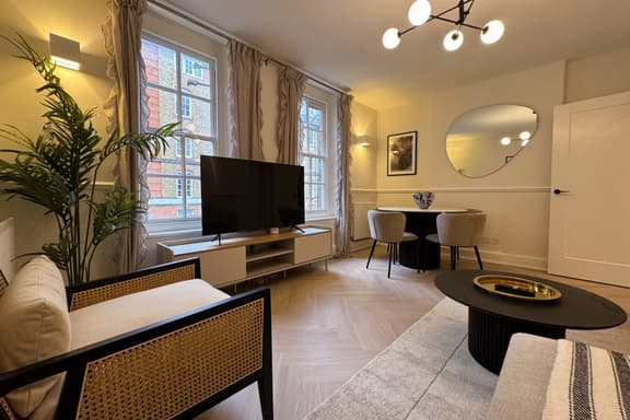 2 bedroom student apartment in Soho, London