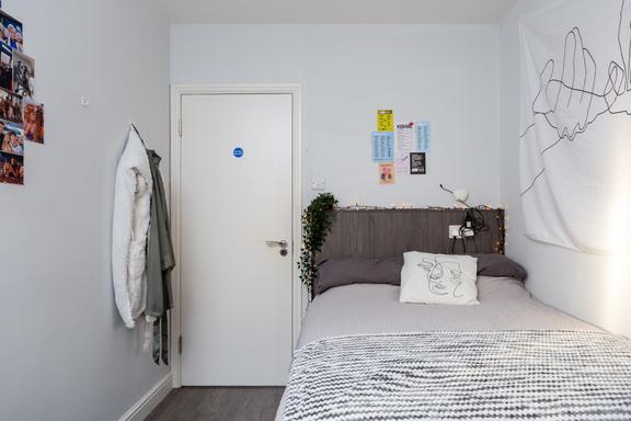 4 bedroom student apartment in Hyde Park, Leeds