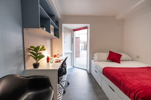 1 bedroom student apartment in City Centre, Coventry