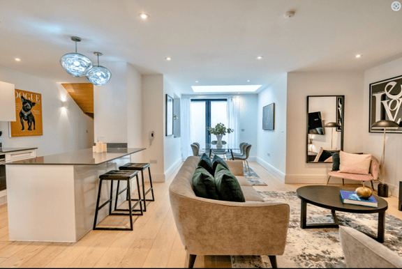 2 bedroom student apartment in Soho, London