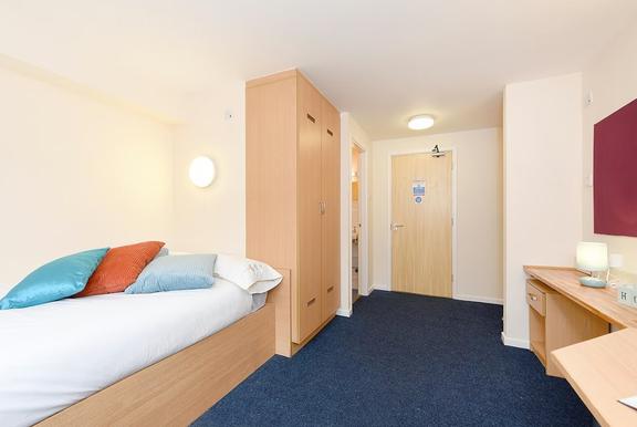 1 bedroom student apartment in Vicarage Hill, Wrexham