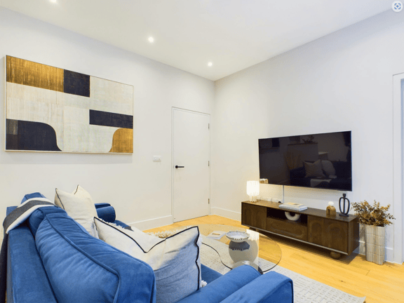 2 bedroom student apartment in Soho, London