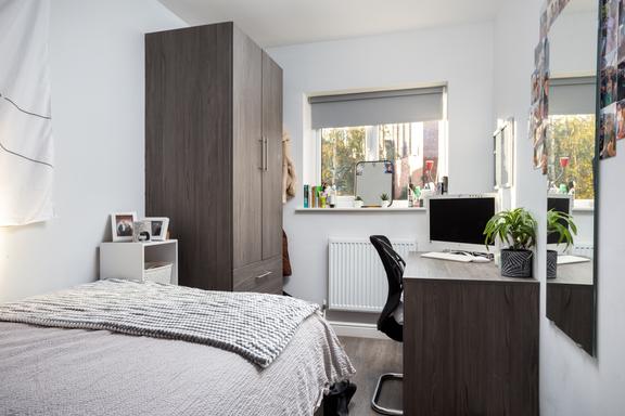 4 bedroom student apartment in Hyde Park, Leeds