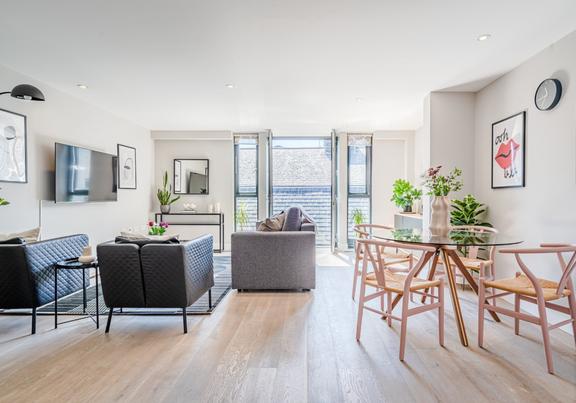 2 bedroom student apartment in Soho, London