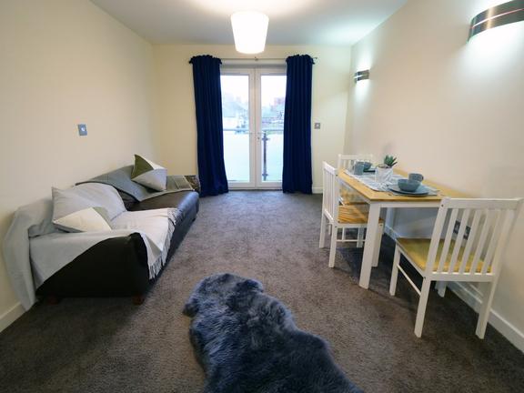 4 bedroom student apartment in Newcastle-under-Lyme, Stoke-on-Trent
