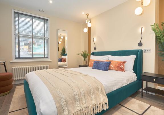 2 bedroom student apartment in Soho, London