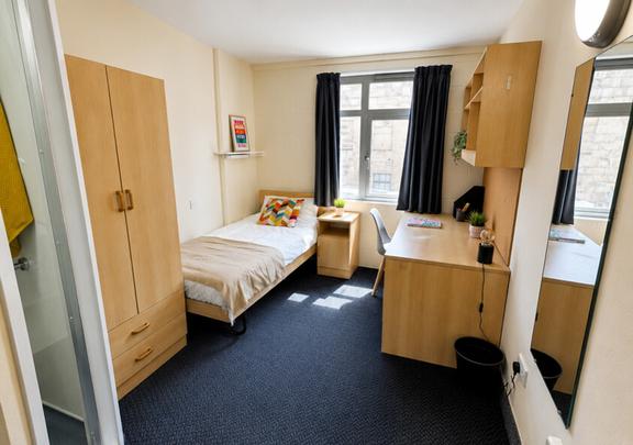 6 bedroom student apartment in City Centre, Bristol
