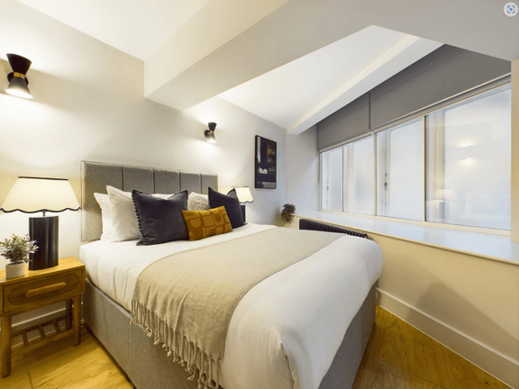 2 bedroom student apartment in Soho, London