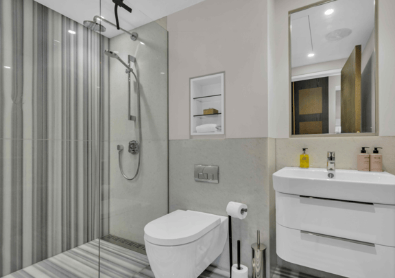 2 bedroom student apartment in Soho, London