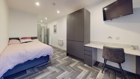 8 bedroom student apartment in Beeston, Nottingham