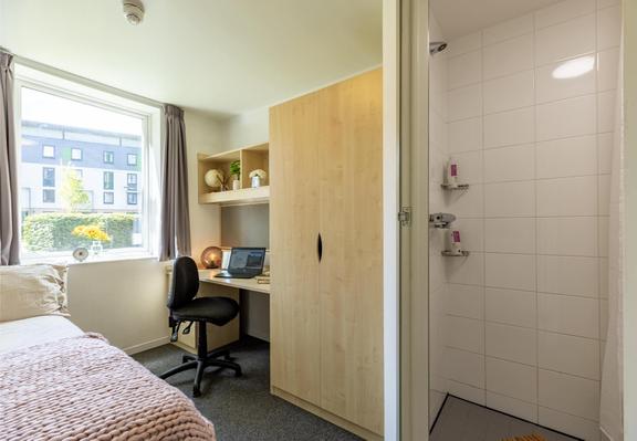 1 bedroom student apartment in Frizinghall, Bradford