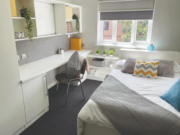 1 bedroom student apartment in City Centre, Coventry