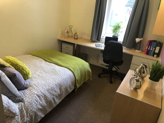 6 bedroom student apartment in Great Horton, Bradford