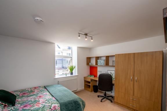 5 bedroom student apartment in Mutley Plain, Plymouth