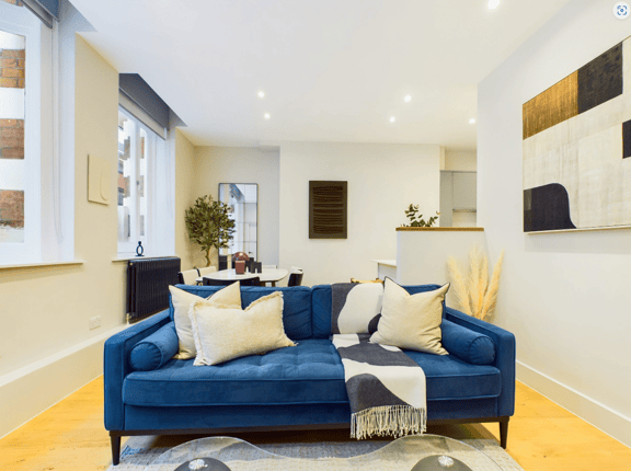 2 bedroom student apartment in Soho, London