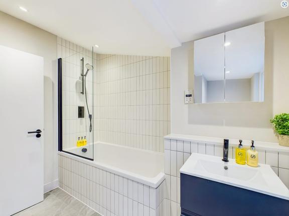 1 bedroom student apartment in Soho, London