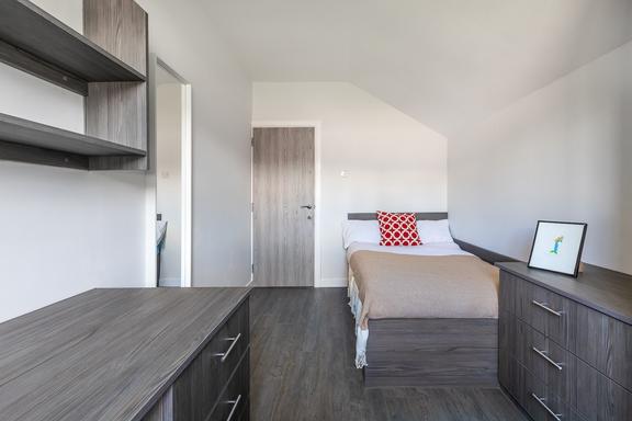 4 bedroom student apartment in Hyde Park, Leeds