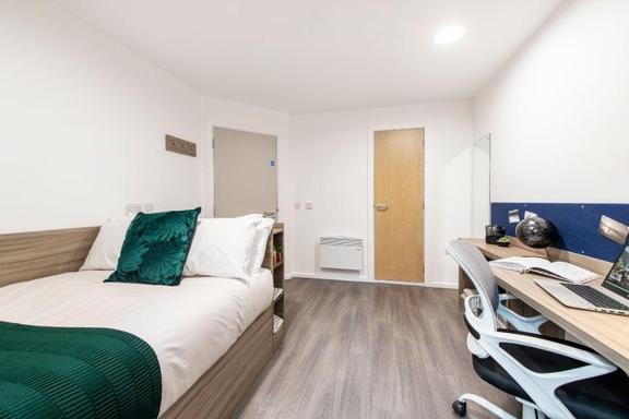 2 bedroom student apartment in City Centre, Sheffield