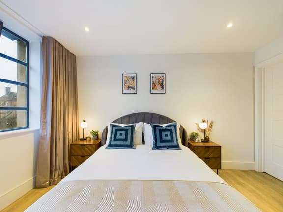 2 bedroom student apartment in Paddington, London