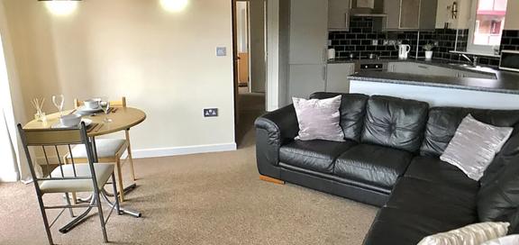 4 bedroom student apartment in Newcastle-under-Lyme, Stoke-on-Trent