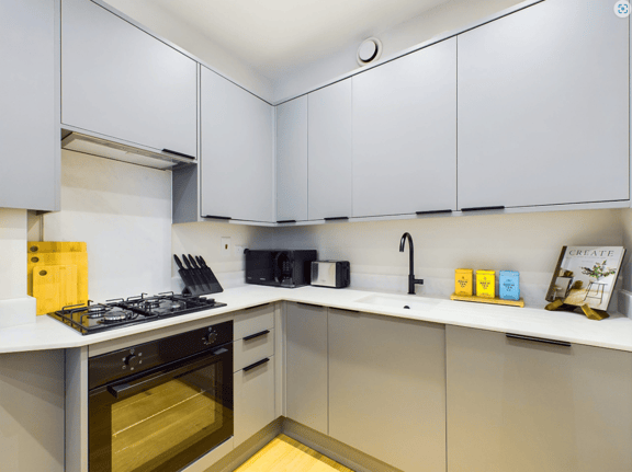 2 bedroom student apartment in Soho, London