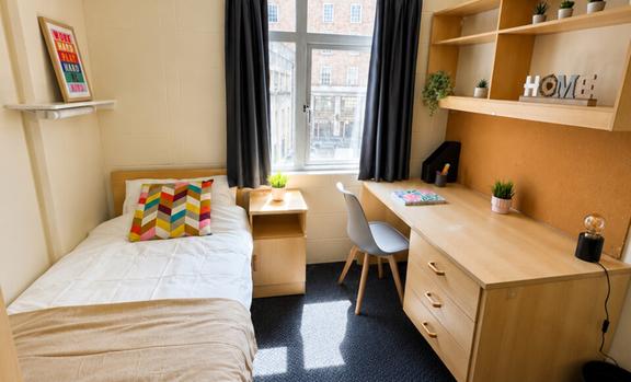 6 bedroom student apartment in City Centre, Bristol
