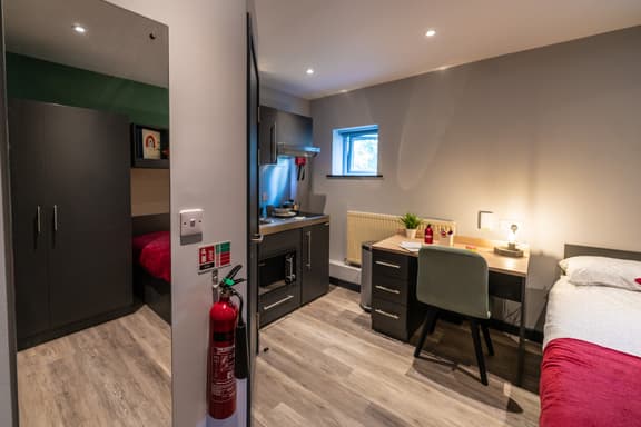 1 bedroom student apartment in City Centre, Coventry