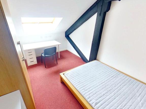 5 bedroom student apartment in Hockley, Nottingham