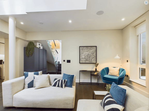 2 bedroom student apartment in Soho, London