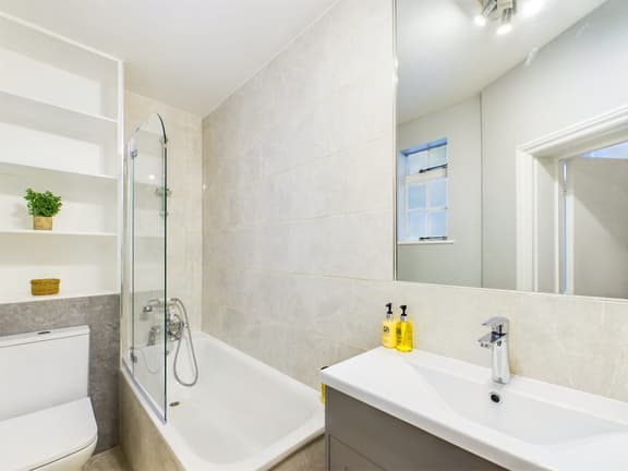 2 bedroom student apartment in Chelsea, London