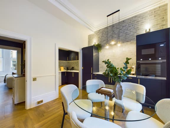 2 bedroom student apartment in Chelsea, London