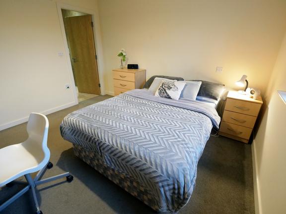 4 bedroom student apartment in Newcastle-under-Lyme, Stoke-on-Trent