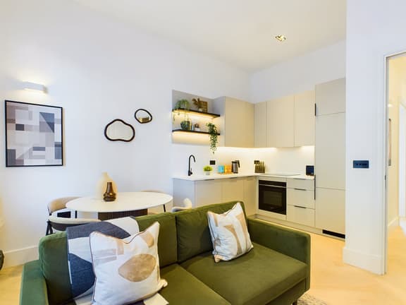 2 bedroom student apartment in Marylebone, London