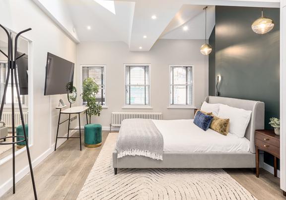2 bedroom student apartment in Soho, London