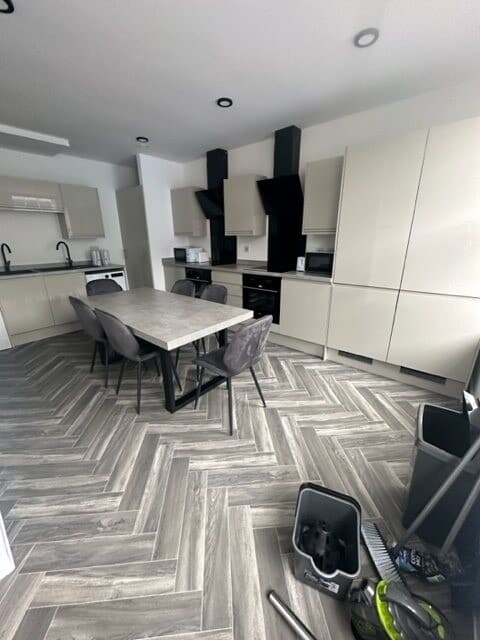 6 bedroom student apartment in City Centre, Nottingham