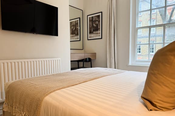 2 bedroom student apartment in Soho, London