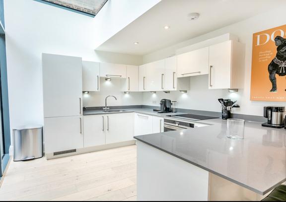 3 bedroom student apartment in Soho, London