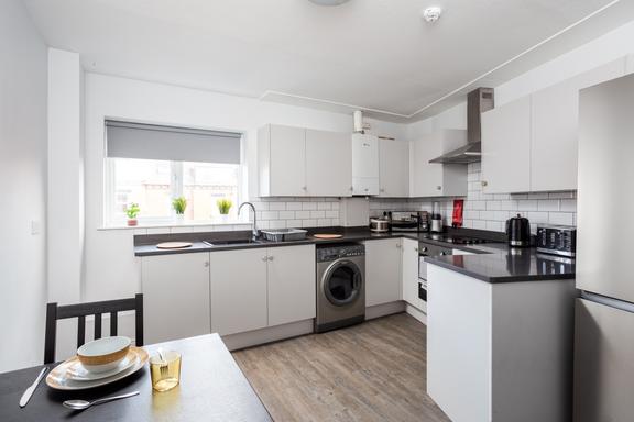 4 bedroom student apartment in Hyde Park, Leeds