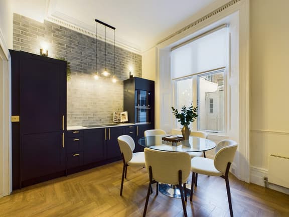 2 bedroom student apartment in Chelsea, London