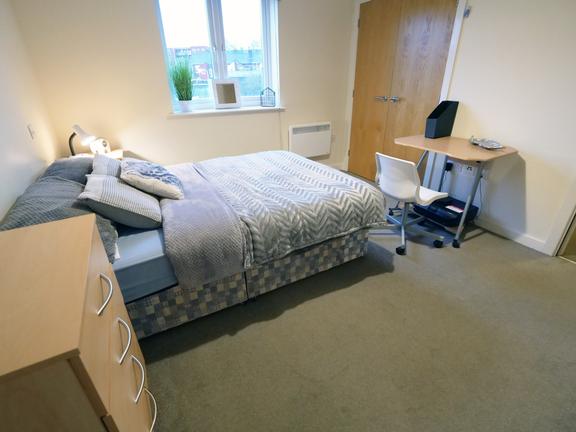 4 bedroom student apartment in Newcastle-under-Lyme, Stoke-on-Trent