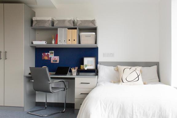 1 bedroom student apartment in Woodhouse, Leeds