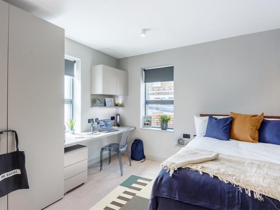 1 bedroom student apartment in Egham, Surrey