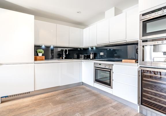 2 bedroom student apartment in Soho, London