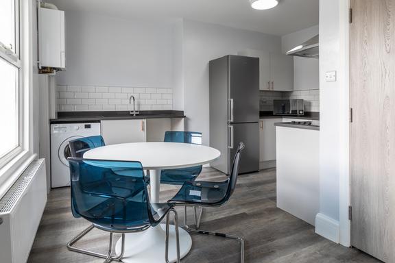 4 bedroom student apartment in Hyde Park, Leeds