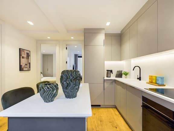 2 bedroom student apartment in Marylebone, London