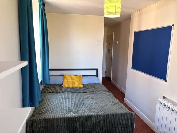 1 bedroom student apartment in City Centre, Canterbury