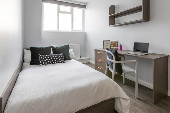 3 bedroom student apartment in Hyde Park, Leeds