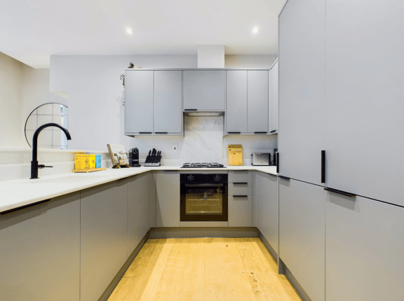 2 bedroom student apartment in Soho, London