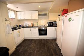 3 bedroom student house in Hyde Park, Leeds