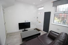 2 bedroom student house in Hyde Park, Leeds